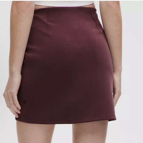 Lululemon Athletica, NWT, Sofstreme High Rise Mini Skirt, Goodnight Plum - Picture 4 of 6